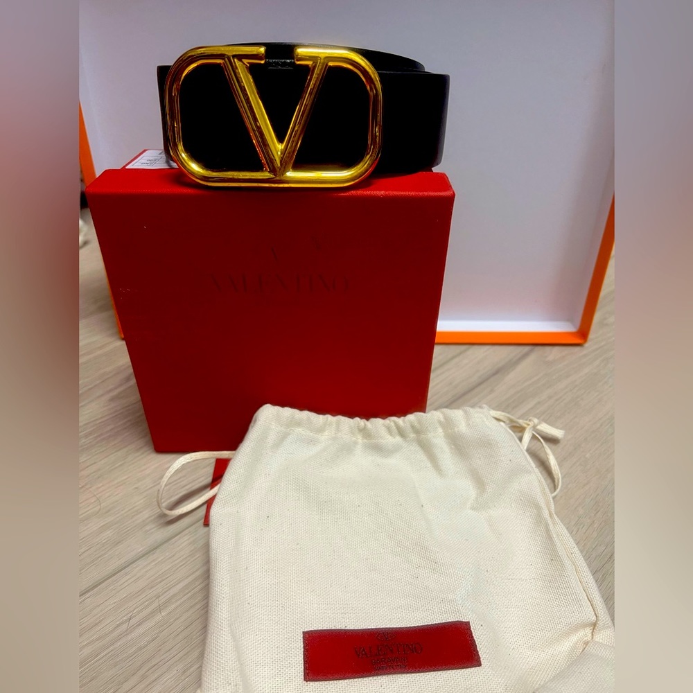 EUC Valentino Belt w/Box